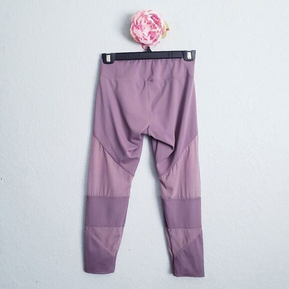 Onzie Flow Lilac Mesh Panel Capri Leggings - Picture 7 of 9